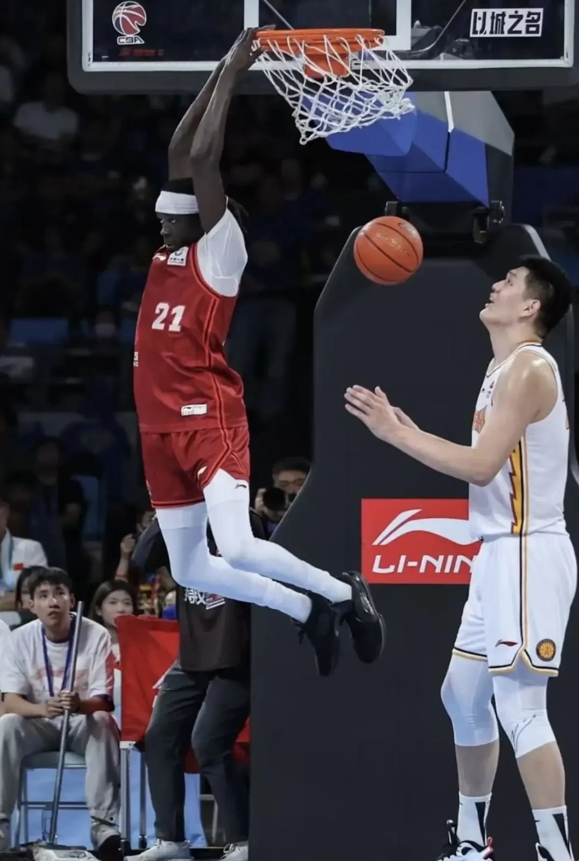 清晨北京首钢单刀错失——NBA常规赛节点到来，赛场秩序良好，年轻球员得到机会的简单介绍